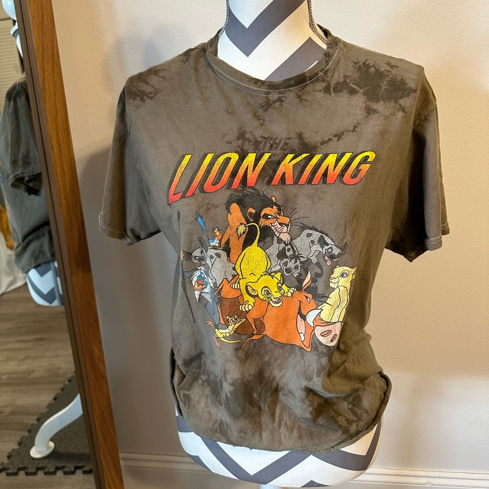 Dark green tye dye lion king shirt